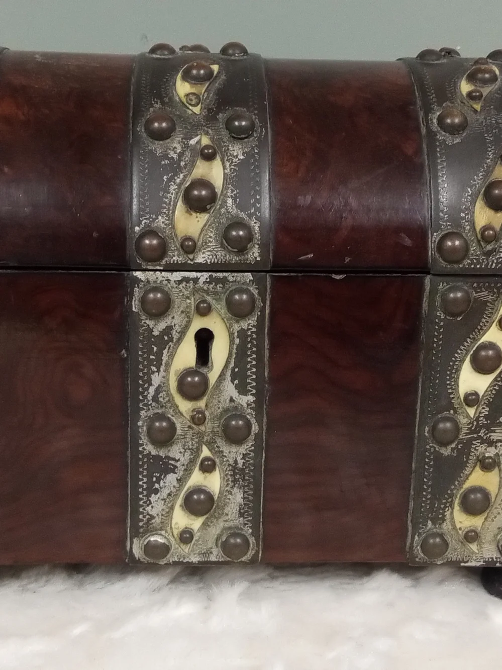 19th Century Burled Walnut Wood English Tea Box With Bone Details